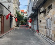 Bán nhà 6 tỷ 4 tầng ô tô đỗ cửa,ngõ thông sài đồng,long biên