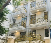 tòa chdv gần 70 phòng sát mt phan văn trị hđt khoán 200tr/t -