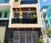 Nhà có thang máy, cạnh phú mỹ hưng, vừa ở vừa mở văn phòng, dân đông, không ngập