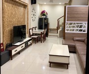 Nhà lô nhì đường số kế hồ bơi Vân Đồn Q4- Ngang 4 m - dtsd 150 m   - 4 tầng - 4 pn - 7,5 t