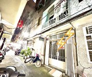 Bán nhà 3 tầng- ngang lớn 5.7m- đ.đoàn văn bơ- cách 50m ra đ.20 thước xe hơi chạy- thông ra hoàng