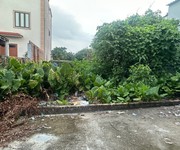 Chủ gấp quá rồi , đang rất cần tiền tha thiết gửi em bán lô đất 100m2 , giá 3 tỷ.