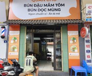 Em cần  chuyển nhượng kiot hàng ăn hai mặt tiền nguyễn văn cừ, hà nội