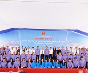 Hàng hiếm bám quốc lộ 6 sát hà đông gần cổng trường đại học