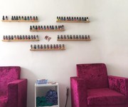 Sang tiệm Nail đang hoạt động tại Phú Nhuận