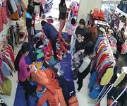 2 Sang nhượng cửa hàng quần áo Made in Việt Nam mặt đường  gần chợ xanh  khu đô thị Định Công.