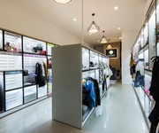 2 Cần sang Shop Quần Áo - Mỹ phẩm mặt tiền Lê Văn Sỹ - Q.3