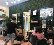 Sang nhượng salon tóc, tại tầng 1 số 30, ngõ 612, đường La Thành, quận Ba Đình, Hà Nội.