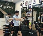 3 Sang nhượng salon tóc, tại tầng 1 số 30, ngõ 612, đường La Thành, quận Ba Đình, Hà Nội.