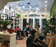 4 Sang nhượng salon tóc, tại tầng 1 số 30, ngõ 612, đường La Thành, quận Ba Đình, Hà Nội.