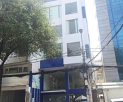 Toà nhà có thiết kế hiện đại ốp kính cho thuê Nguyễn Văn Thủ, Q1, tiện làm trường học, tòa soạn