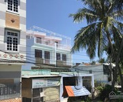 Cho thuê nhà nguyên căn, gần TT Nha Trang, làng du lịch. Giá tôt.