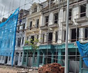 1 Cần bán nhà mặt đường 35m,4 tầng kinh doanh được gần trường học quốc tế Uông Bí.