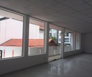 6 Văn phòng ngay sân bay 200 m2 trống suốt ko cột   50 tr / tháng. Đ/c: 19 sông nhuệ, P.2, Tân Bình