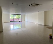 Cho thuê nhà mặt đường Nguyễn Văn Huyên. Diện tích 155m2x8, mặt tiền 8m.