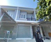 6 Cần bán nhà phố mặt tiền có 3 phòng trọ sau lưng