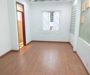 Phòng đẹp 105  Láng Hạ  làm văn phòng, bán hàng online Phòng tầng 2: 27 m 2, sàn gỗ , trần thạch ca