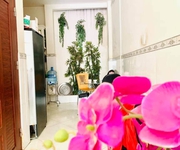 Bán nhà mặt tiềnTrường Sa, 40m2, giá 8,3 tỷ.