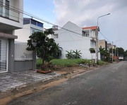 Cần bán lô đất đường Lê Văn Lương, q7, giá 2tỷ5, SHR, gần trường học
