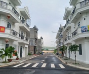 Bán nhà phố 1 trệt 2 lầu, TP. Thuận An, cách đường DT 743 100m