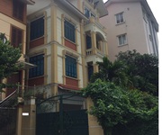 Cho thuê biệt thự vườn đào lạc long quân 250m2 x 4 tầng 9 phòng làm việc làm trường học, vp