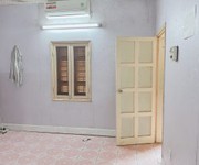 1 Chính chủ cần Cho thuê căn tập thể tầng 3 mặt đường phố Láng Hạ ngõ 105