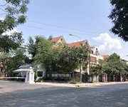 Bán gấp villa 3 mặt tiền đường Nguyễn Văn Hưởng khu Thảo Điền quận 2