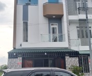 Dãy nhà 2 lầu  Đô thị Five Star Eco - cách chợ Bình Chánh 1,5km