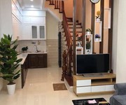 Nhà 30m2 nhỉnh 2 tỷ tại Cầu Giấy, oto đỗ cách 30m, lô góc nở hậu