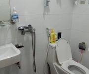 2 Bán nhà mặt phố Láng Hạ. DT:50m2 MT:3.8m. Giá: 18.5 tỷ.