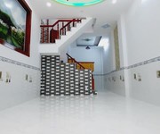 Bán nhà ngay Cầu Lớn DTSD 64m2, 1 lầu, 2 pn, giá 690tr, sổ hồng riêng