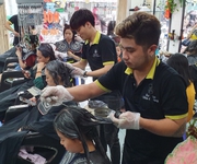 Salon Tóc đang hoạt động tốt, 9 ghế, đầy đủ thiết bị