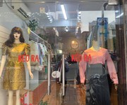 Chính chủ do chuyển cửa hàng về quê bán nên không có người quản lý cửa hàng quần áo tại 36a ô chợ