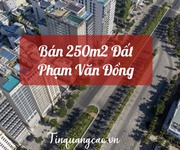 Bán 250m2 đất mặt tiền Phạm Văn Đồng