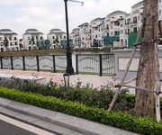 2 Chính chủ cần bán căn Shophouse Vinhomes Marina. Vị trí đẹp. Đã hoàn thiện sơ bộ. Giá 8 tỷ