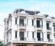 Nhà phố phong cách Châu Âu nằm ngay mặt tiền đường Nguyễn Thị Khắp TP Dĩ An