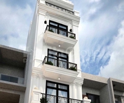 Gần 6 tỷ có nhà mới 5 tầng,lô góc,MT 5m,DT 50m,sát phố Nguyễn Văn Cừ,Long Biên.