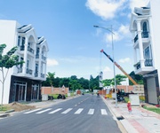 1 Bán Căn Nhà liền kề 1 trệt 2 lầu khu Nhà Phố Vietsing Phú Chánh.Giá 2,3 Tỷ.