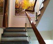 2 Nhà tuyến Tô Hiệu ôtô vào nhà .