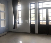 Cho thuê nhà mặt tiền Hồ Xuân Hương.