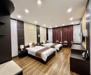 3 Cho thuê khách sạn 9 tầng mặt đường Văn Cao