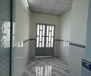 1 Hẻm ngang 2,5 m -10 m  cách mặt tiền đoàn văn bơ  10 m  p10 q4 nhà đẹp đúc 3 tầng dưới 2 tỷ