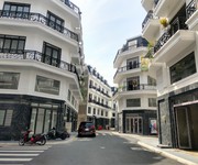 Nhà phố compound ven sông quận 12,sổ hồng trao tay