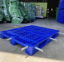 1 Pallet nhựa có lõi thép