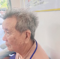 1 Các dấu hiệu nghe kém.  Hãy phát hiện các dấu hiệu nghe kém dưới đây để có biện pháp can thiệp