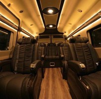 5 Cho thuê xe LIMOUSINE 9 chỗ