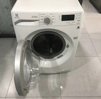 1 Máy giặt Electrolux 9kg inverter lồng ngang EWF12942