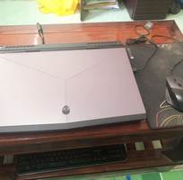 Nghỉ game bán máy alienware 17r5 + phụ kiện