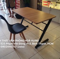 1 Bàn làm việc chân sắt
