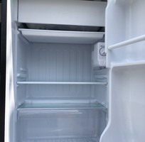 1 Tủ lạnh AQUA 90 lít AQR-D9FA mới 94 nguyên zin bảo hành 3 tháng.